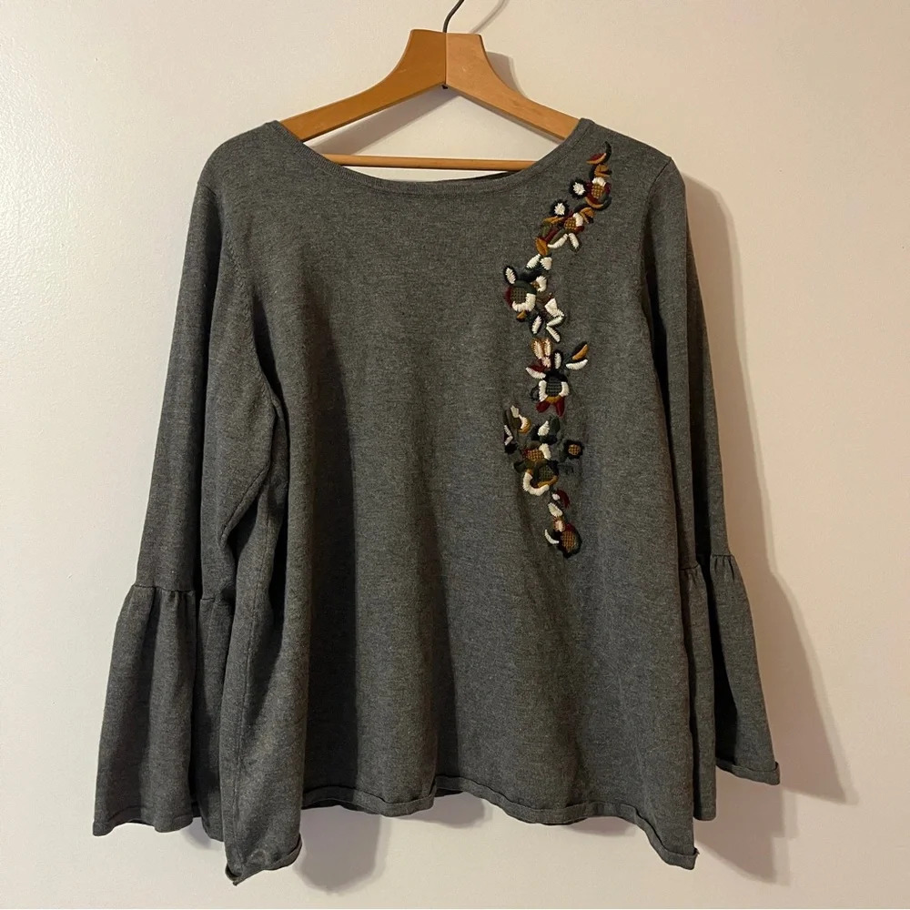 Philosophy Women’s Size 1X Gray Belle Sleeves Knit Blouse With Embroidery Accent